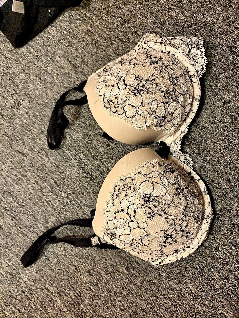 Victoria's Secret Dream Angels Push-Up Bra Floral Lace Black & Beige